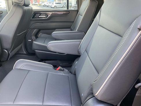 New 2026 GMC Yukon XL Elevation image 24