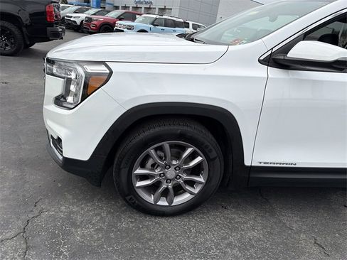 Used 2023 GMC Terrain SLT image 9