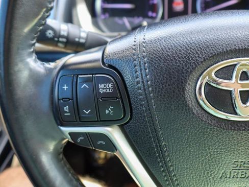 Used 2018 Toyota Highlander XLE image 17