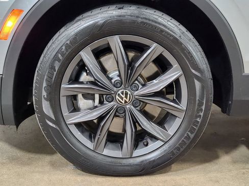 Used 2022 Volkswagen Tiguan SE FWD image 28
