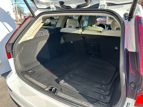 Used 2025 Volvo V60 B5 Cross Country Plus image 10