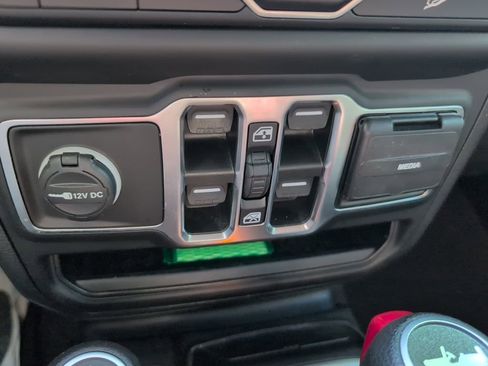 Used 2021 Jeep Wrangler Sport image 18