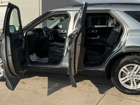Used 2024 Ford Explorer XLT w/ Equipment Group 202A image 18