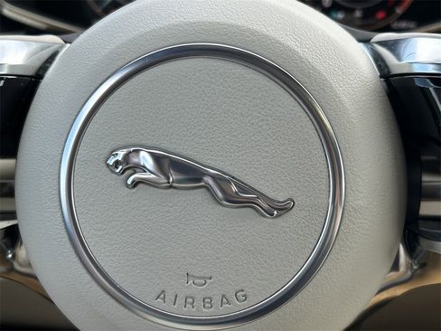 Used 2024 Jaguar F-PACE R-Dynamic S image 42