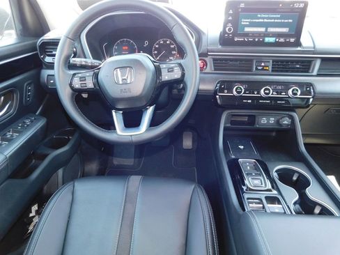 Used 2025 Honda Pilot Touring image 17