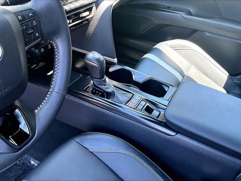 Used 2025 Toyota Camry SE w/ Convenience Package FWD image 16