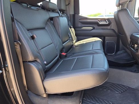 Used 2024 Chevrolet Silverado 1500 LT Trail Boss w/ LT Trail Boss Premium Package AWD/4WD image 8