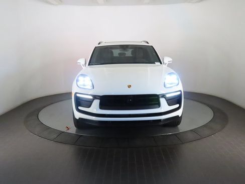 Certified 2026 Porsche Macan AWD/4WD image 10
