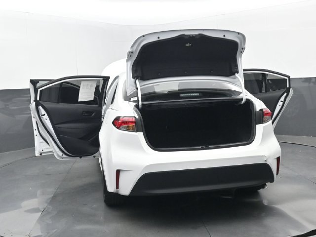 Used 2025 Toyota Corolla LE FWD image 32