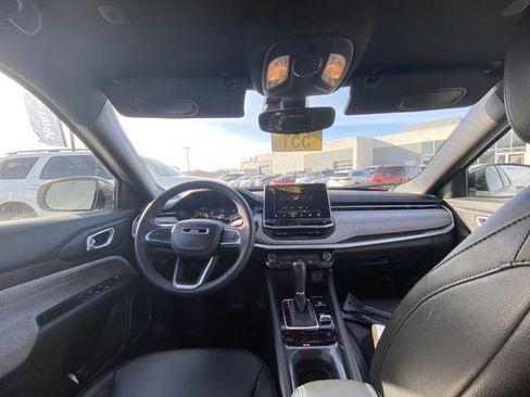 Used 2024 Jeep Compass Latitude image 4