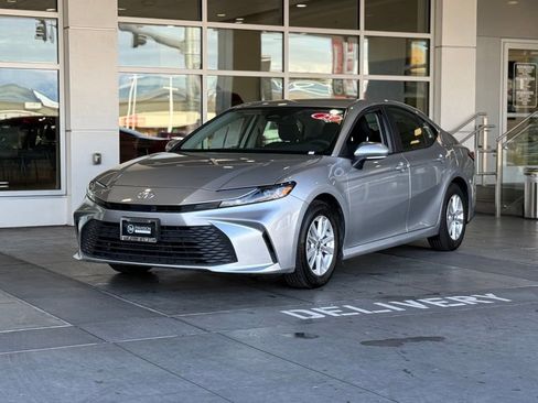 Used 2025 Toyota Camry LE image 2