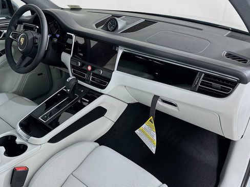 New 2026 Porsche Macan image 31