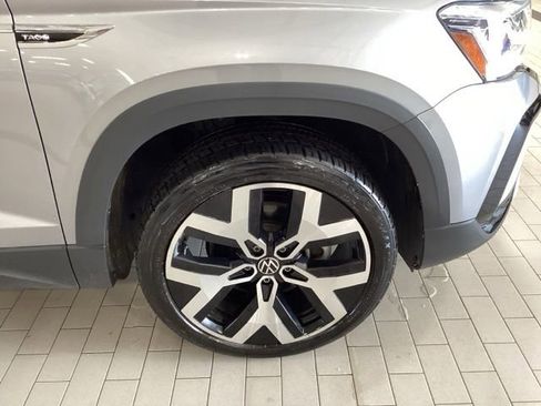 Used 2023 Volkswagen Taos SEL AWD/4WD image 8