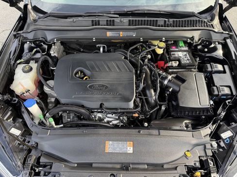 Used 2017 Ford Fusion SE w/ Fusion SE Technology Package image 27