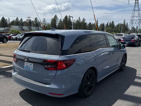 Used 2024 Honda Odyssey Sport image 3