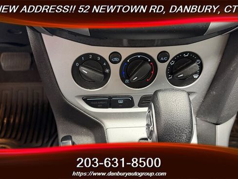 Used 2014 Ford Focus SE w/ SE Winter Package FWD image 21