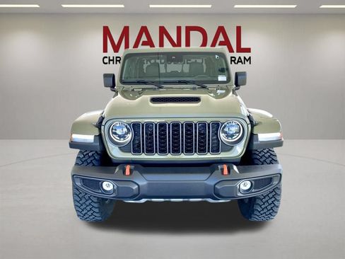 Used 2025 Jeep Gladiator Mojave w/ Convenience Group AWD/4WD image 3