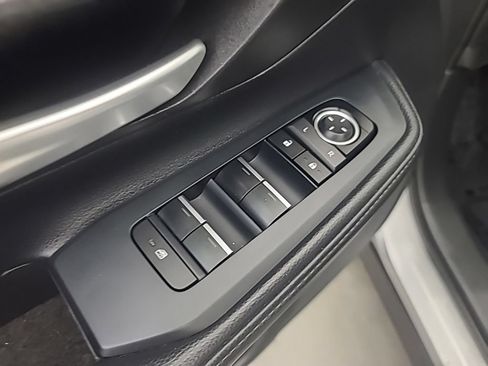 Used 2025 Toyota Grand Highlander AWD image 28