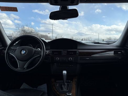 Used 2011 BMW 335i xDrive Sedan AWD/4WD image 16