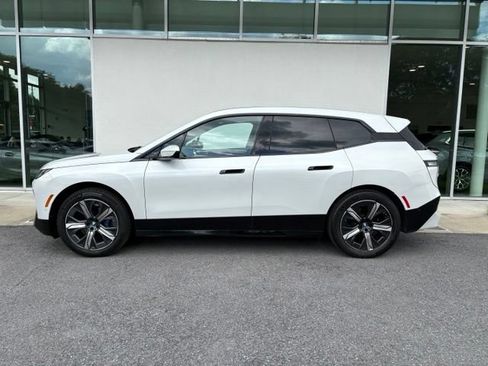 Used 2024 BMW iX xDrive50 w/ Sport Package AWD/4WD image 2