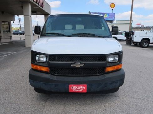 Used 2017 Chevrolet Express 3500 LS RWD image 2