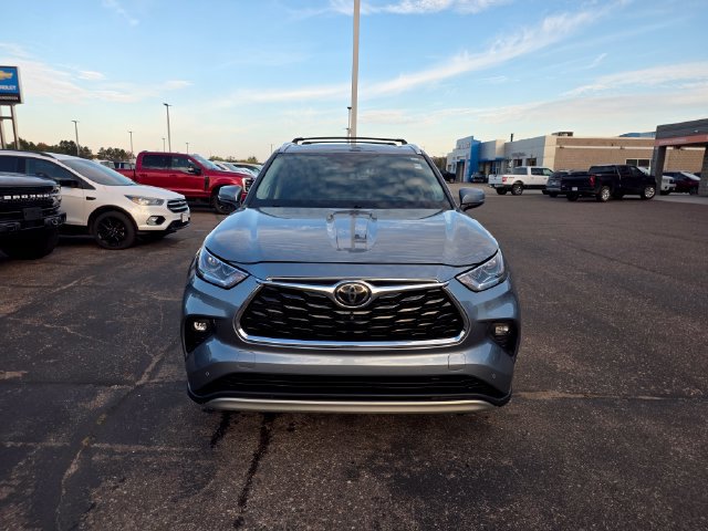 Used 2020 Toyota Highlander Platinum AWD/4WD image 2