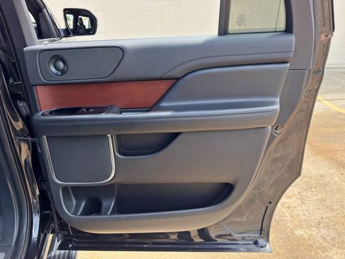 Used 2020 Lincoln Navigator L 4WD image 45