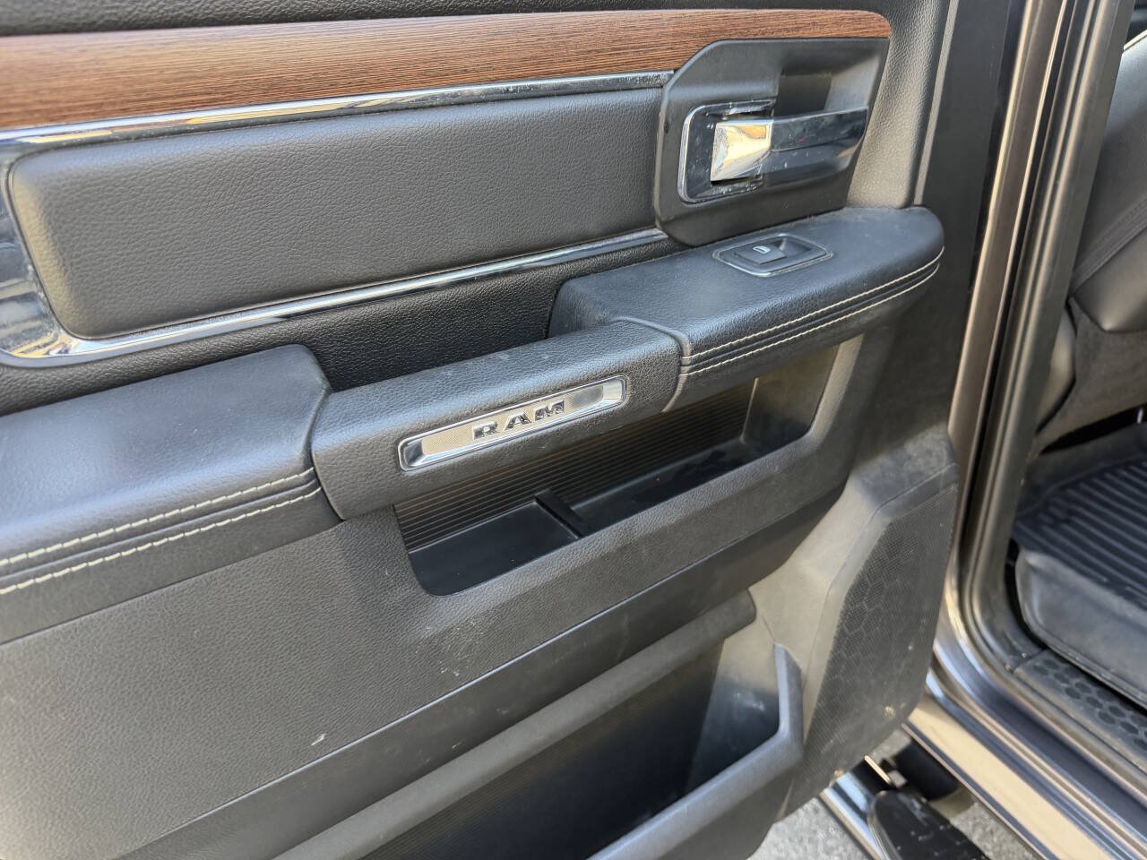 Used 2018 RAM 1500 Laramie w/ Convenience Group AWD/4WD image 12