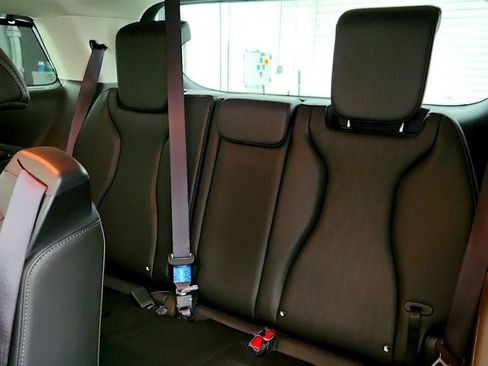 Used 2025 Kia Carnival EX FWD image 21
