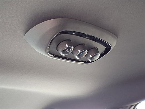 Used 2025 Dodge Durango GT w/ Blacktop Package image 16