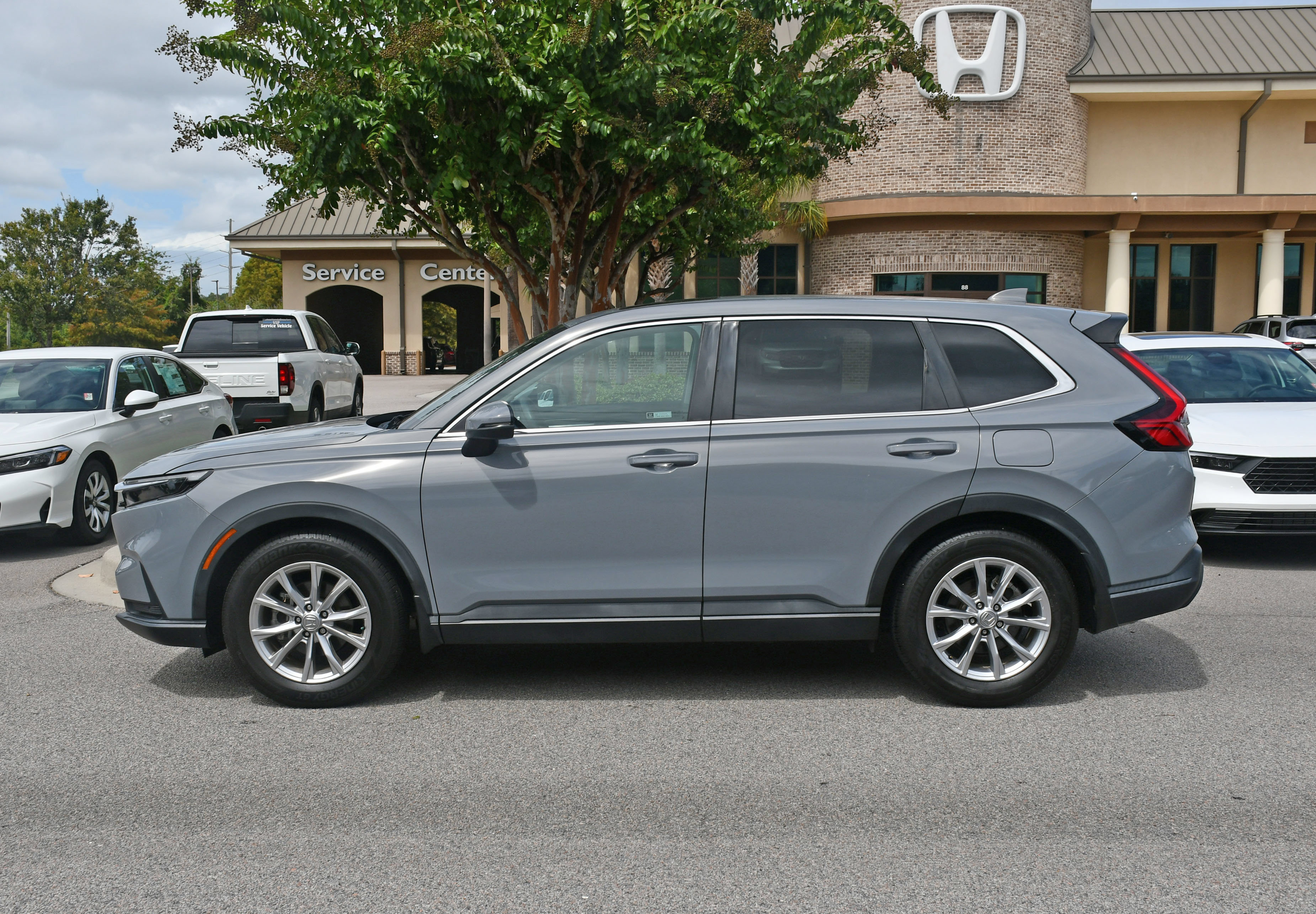 Used 2024 Honda CR-V EX-L image 2