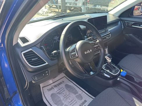 Used 2023 Kia Seltos S w/ Navigation Package image 17