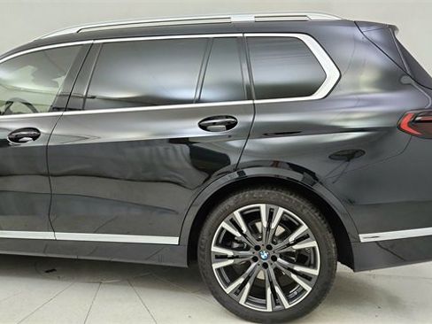 Used 2025 BMW X7 xDrive40i w/ Parking Assistance Package image 11