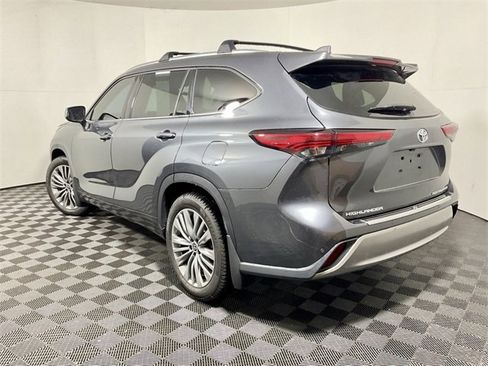 Used 2020 Toyota Highlander Platinum image 11