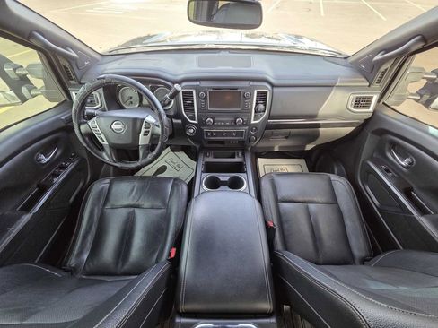 Used 2019 Nissan Titan SL w/ Midnight Edition image 19