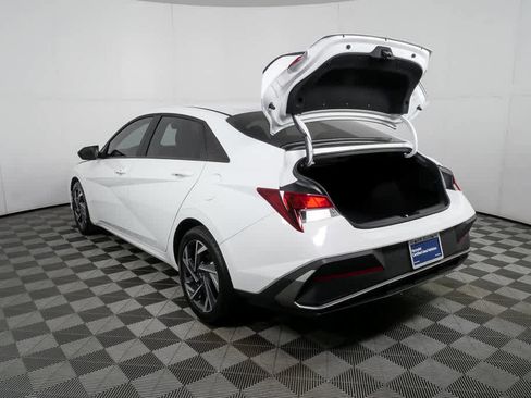 Certified 2025 Hyundai Elantra Sport image 29