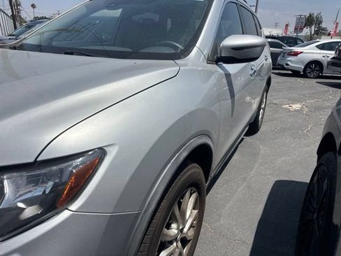 Used 2019 Nissan Rogue S w/ Special Edition Package FWD image 2