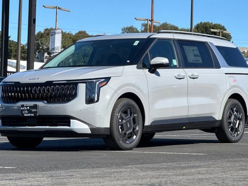 New 2026 Kia Carnival EX image 8