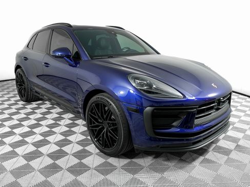 Used 2024 Porsche Macan image 3