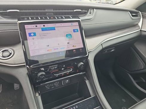 Used 2024 Jeep Grand Cherokee Limited image 23