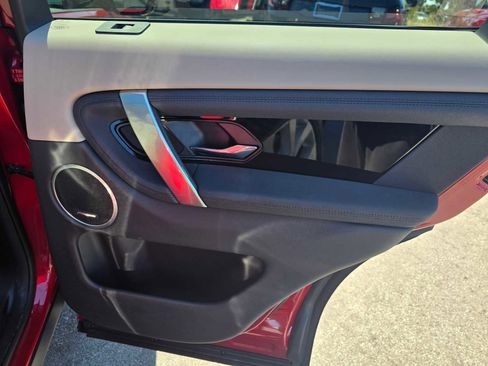 Used 2023 Land Rover Discovery Sport SE image 13