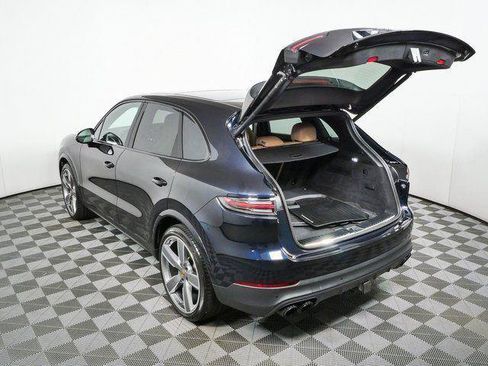 Certified 2023 Porsche Cayenne Platinum Edition AWD/4WD image 34