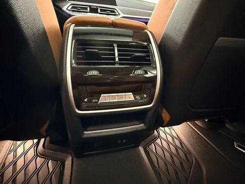 Used 2022 BMW X7 xDrive40i w/ Premium Package image 17