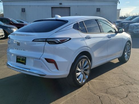 Certified 2025 Buick Envista Avenir image 4