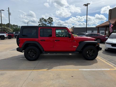 Used 2018 Jeep Wrangler Unlimited Sport S AWD/4WD image 4