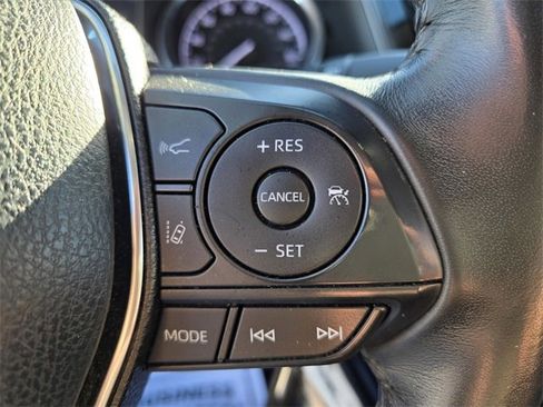 Used 2020 Toyota Camry SE image 18