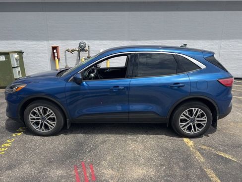 Used 2022 Ford Escape SEL w/ Class II Trailer Tow Package AWD/4WD image 2