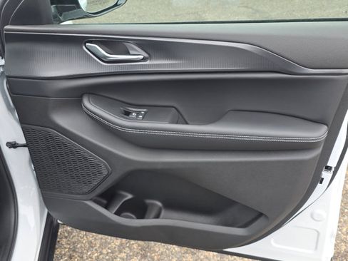 Certified 2025 Jeep Grand Cherokee Altitude image 20