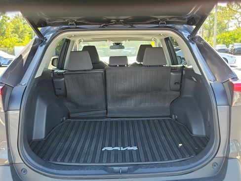 Used 2021 Toyota RAV4 XLE w/ Convenience Package FWD image 12