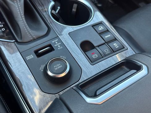 Used 2023 Toyota Highlander Limited image 26